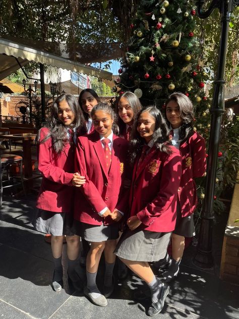 Indian School Uniform, Private School Uniforms, India School, Friend Poses Photography, Friends Group, School Dress, School Memories, School Dresses, Uniform Fashion