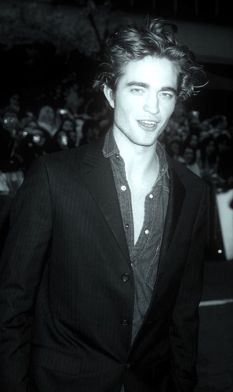 Robbert Patterson Aesthetic, Famous Men Actors, Robert Pattinson Aesthetic, Edward Cullen Aesthetic, Black And White Filter, White Filter, Robert Pattinson Twilight, King Robert, Robert Douglas