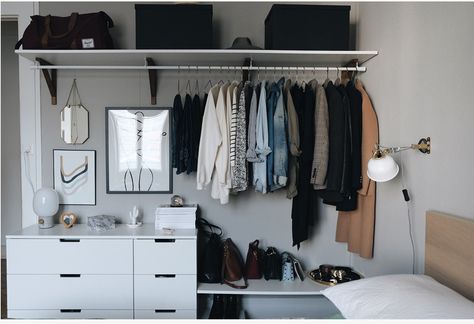 Ad Bedroom, Warehouse Loft, Clothes Drawer, Open Wardrobe, No Closet Solutions, Wardrobe Organisation, Open Closet, Diy Wardrobe, Closet Layout