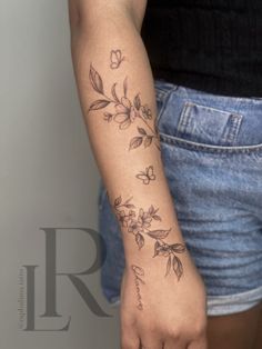 Floral Side Forearm Tattoo, Geometric Tattoo Feminine, Back Tattoo For Women, Tattoo With Meaning, Arm Wrap Tattoo, Tattoos For Females, Tattoos Color, Tattoos 2024, Wrap Around Tattoo