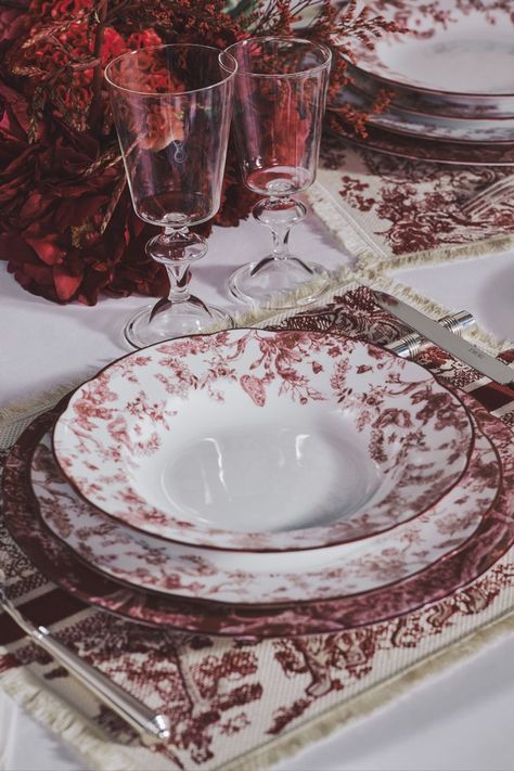 Toile De Jouy Table Setting, Dior Dinnerware, Dior Tableware, Dior Plates, Wine Glass Designs, Trinket Trays, Maria Grazia Chiuri, Maria Grazia, Soup Plating