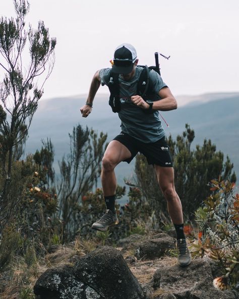 Trail Aesthetic Running, Running Aesthetic Men, Trail Running Aesthetic, Running Fits, Crew Sport, Athletic Shorts Outfit, Running Aesthetic, Running Trail, Ultra Trail