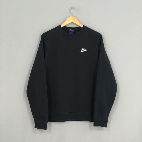 BLACK NIKE CREW FOR MEN AND WOMEN, TRENDY, FASHION, STREETWEAR, Nike Jumper, Sweater Nike, Sweatshirt Collection, Nike Crewneck, Nike Sweater, Nike Sweatshirts, Birthday Wishlist, Shopping Ideas, Nike Swoosh