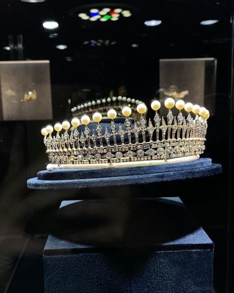 The Kent Pearl Fringe Tiara Elegant Tiara, Victorian Tiara, Fringe Tiara, Luxury Classic Crown Design Jewelry, Crown Jewels Of England, Luxury Ceremonial Crown-shaped Jewelry, Royal Family Jewels, Princesa Sophia, British Crown Jewels