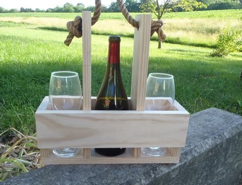 Small Woodworking Projects Pallet Wine, Wine Caddy, Wooden Pallet Furniture, Wine Carrier, Wood Art Projects, Pine Boards, Wood Projects That Sell, Small Woodworking Projects, Wood Shop Projects