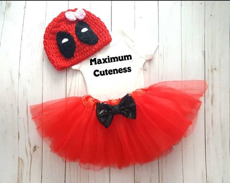 Girl Deadpool, Super Hero Halloween, Halloween Costume Newborn, Baby Deadpool, Yoshi Costume, Super Mario Costumes, Newborn Costume, Knitted Baby Outfits, Deadpool Costume