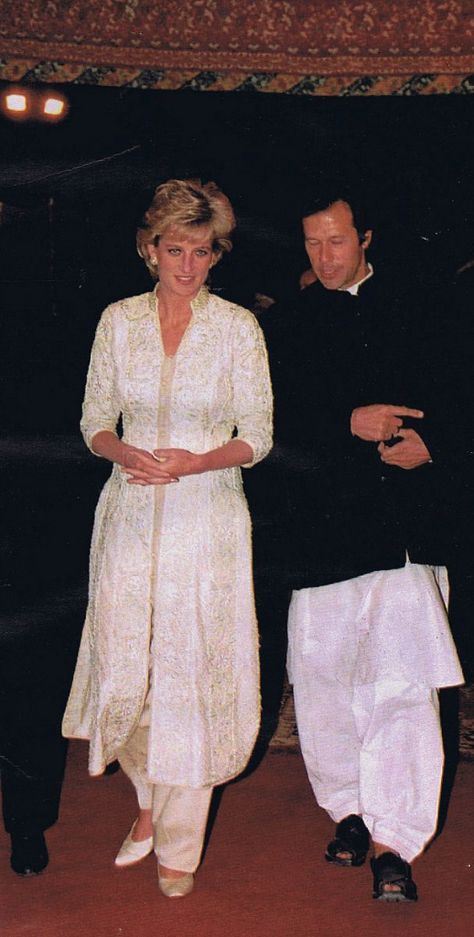 Jemima Khan, Diana Memorial, Princess Diana Dresses, Diana Ring, Princess Diana Fashion, Princess Diana Family, Princess Diana Pictures, Pakistani Clothes, Princes Diana