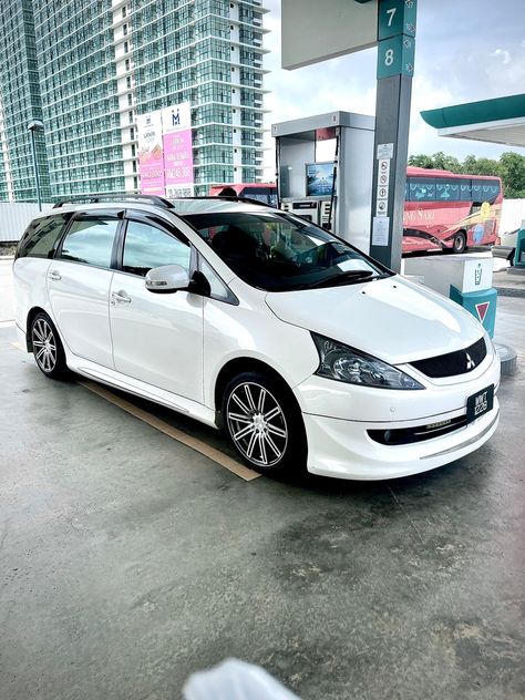 Mitsubishi Grandis, Van