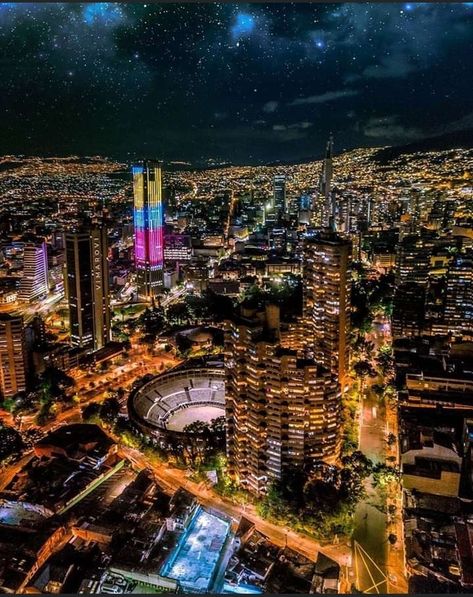 #bogota #colombia #noche #luz Bogota Colombia Aesthetic, Colombia Culture, Colombia Aesthetic, Global City, Colombia Travel, Panama Canal, Travel Locations, World Cities, Amazing Travel Destinations