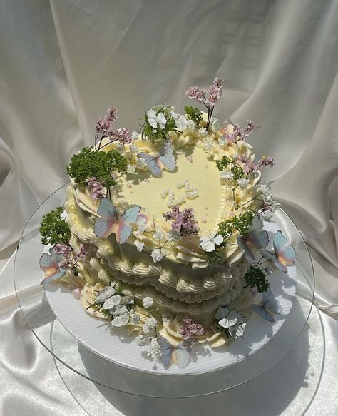 Spring Birthday Cake, Cake With Real Flowers, Cottagecore Cake, Moss Cake, Fairy Tale Wedding Cake, Fairy Garden Cake, 25th Birthday Cakes, Vintage Birthday Cakes, Cloud Cake