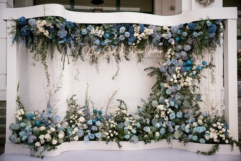 Navy Blue Wedding Backdrop, Dekor Akad, Indoor Wedding Decorations, Reception Stage Decor, Baby Blue Weddings, Wedding Church Decor, Flower Backdrop Wedding, Wedding Background Decoration, Wedding Reception Backdrop