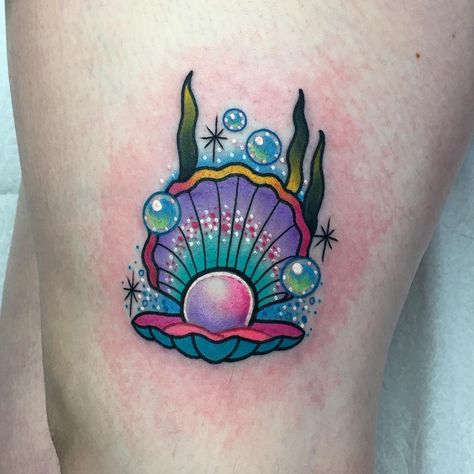 Roberto Euán (@goldlagrimas) • Instagram photos and videos Sea Shell Tattoo Design, Seashell Tattoos, Shell Tattoos, Astrology Tattoo, Throat Tattoo, Mermaid Life, Japanese Tattoo Art, Baby Tattoos, Time Tattoos