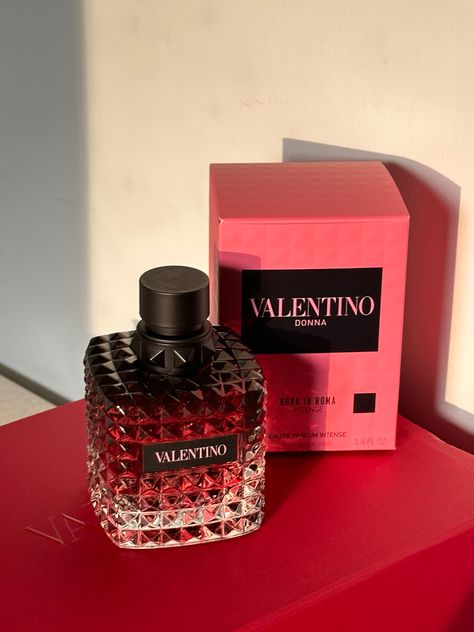 Valentino Born In Roma Intense, Valentino Perfume Woman, Born In Roma Intense, Valentino Parfum, Valentino Donna Born In Roma, Valentino Perfume, Koleksi Parfum, Collection Perfume, Born In Roma