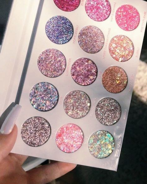 Image uploaded by Jarbas Jacare. Find images and videos on We Heart It - the app to get lost in what you love. Glitter Pallete, Eyeshadow Palette Aesthetic, Make Up Pallets, Eyeshadow Palette Collection, Cosmetics Aesthetic, Matte Make Up, Make Up Kits, Glitter Palette, Katie Brown