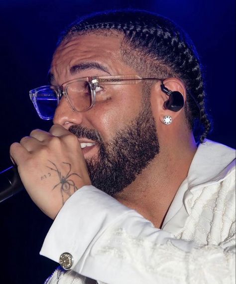 Drake Performing, Drake Tattoos, Drake Video, Drake Rapper, Winter Gala, Drake Photos, Drake Ovo, Drake Drizzy, Army Tattoos