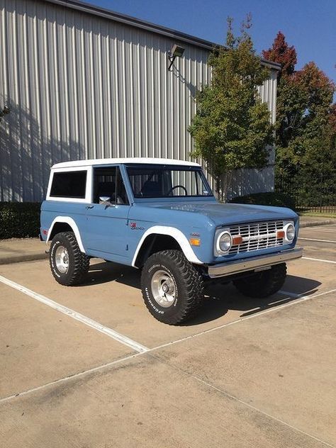 Aesthetic Bronco, Broncos Pictures, Ford Bronco For Sale, Ferrari Dino, Classic Ford Broncos, Ford Broncos, Old Vintage Cars, Audi Rs5, Mustang Boss