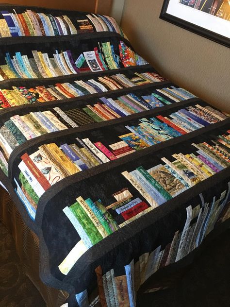 Complex Quilt Patterns, Crochet Bookshelf, Cool Quilts, Ideas For Quilts, Bookshelf Quilts, Bookcase Quilts, Patchwork Painting, Book Quilts, Bookshelf Quilt