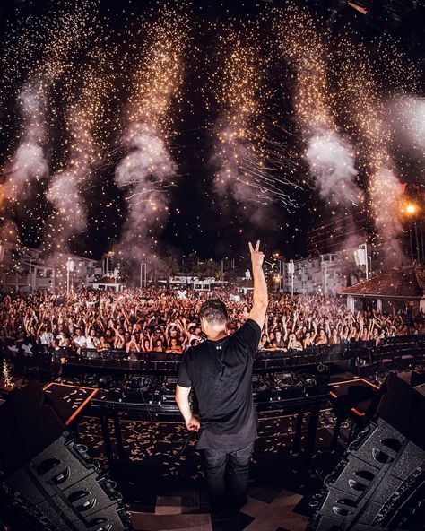 MARTIN GARRIX on Twitter: "THANK YOU IBIZA 🤯 last night was incredible.. Can’t believe I only have one show left here this summer, will miss this a lot. ❤️ https://t.co/RJIqlNQ9P1" / Twitter Martin Garrix Show, Martin Garrix, Last Night, Ibiza, This Summer, Dj, Thank You, The Incredibles, Concert