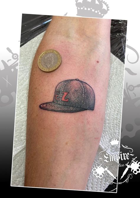 Ball Cap Tattoo, Trucker Hat Tattoo, Flat Cap Tattoo, Cap Tattoo Hat, Skull Hat Tattoo, Hat Tattoo Ideas, Hat Tattoo, Skull With Baseball Cap Tattoo, Empire Tattoo