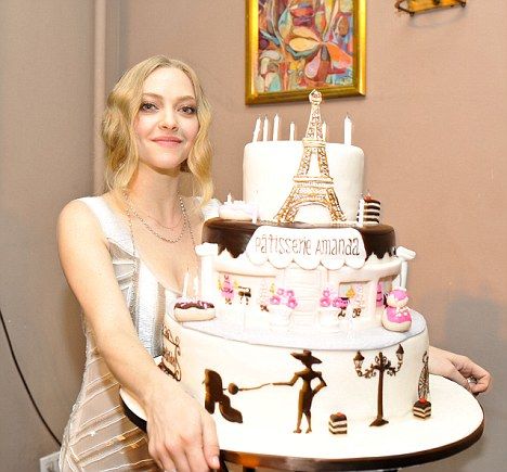 Jealous of Amanda Seyfried's Birthday Cake! want! Celebrities Birthday, Big Birthday Cake, Extreme Cakes, Celebrity Birthday, 18th Cake, Silhouette Cake, Allentown Pennsylvania, 18th Birthday Cake, Minimalist Beauty