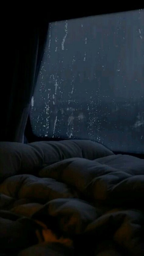 Rain And Thunder Sounds, Rain Window, Dark Weather, Rainy Day Aesthetic, Dark Nature Aesthetic, Night Scenery, Motor Home, Rainy Night, Rain Photography