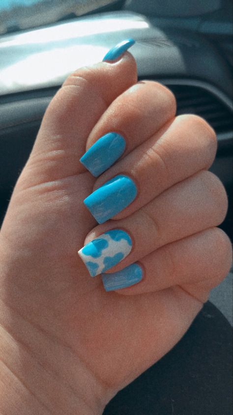 Blue Cow Print Nails Acrylic, Light Blue Western Nails, Royal Blue Cow Print Nails, Blue Cowprint Nails, Cute Cow Nails, Light Blue Cow Print Nails, Cow Print Nails With Blue, Cow Print And Blue Nails, Blue Cow Nails