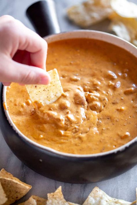 Hormel Chili Cheese Dip, Chili Bean Dip, Chili Cheese Dip Crockpot, Easy Nacho Cheese, Game Day Foods, Bean Cheese Dip, Chili Cheese Dip, Hormel Chili, Homemade Chili Recipe