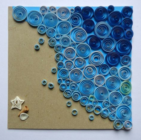 Cool beach layout Paper Quilling Cards Ideas, Ocean Paper Crafts, Quilling Ocean, Quilling Cards Ideas, Quilling Ideas For Kids, Quilling Ideas For Beginners, Quilling Patterns Tutorials, Beach Layout, Art And Math