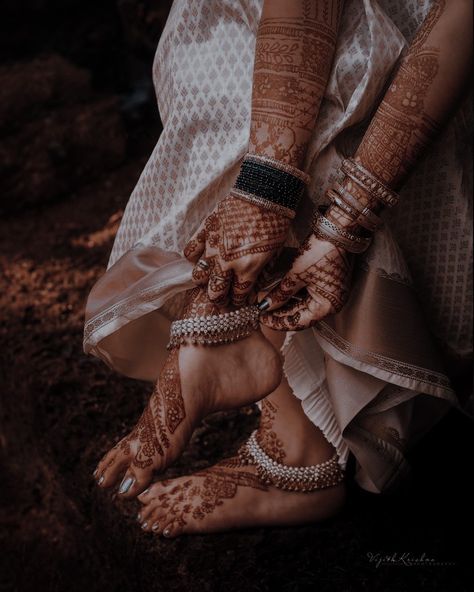 Rani Aesthetic, Hindu Traditions, Eastern Aesthetic, Macbook Hacks, Designer Identity, Pakistani Aesthetic, South Asian Aesthetic, Anklets Indian, Desi Love