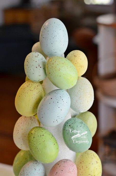 Easter Yarn Trees, Yarn Trees, Easy Easter Decorations, Easter Egg Tree, Egg Tree, Easter Decorations Diy Easy, Spring Decor Diy, Easter Eggs Diy, Easter Tree