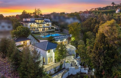 The roots of Los Angeles’ Brentwood neighborhood go deep. Brentwood Los Angeles, Terraced Backyard, Modernist Architects, Midcentury Home, Colorado Skiing, Automatic Gate, Island With Seating, Theatre Room, Ranch Style Homes