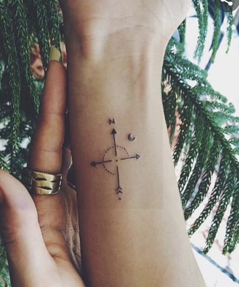 Compass Rose Tattoo Simple, Fine Line Compass Tattoo Design, Compass Wrist Tattoos For Women, Tiny Compass Tattoos For Women, Compass Tattoo Wrist, Woman Compass Tattoo, Simple Compass Tattoo For Women, Tattoo Compass Woman, Small Compass Tattoo Women