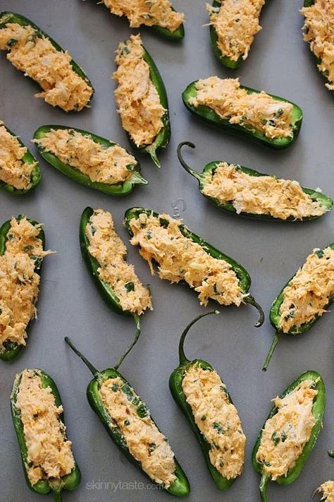 Chicken Jalapeno Poppers, Buffalo Chicken Appetizers, Chicken Jalapeno, Food Sides, Baked Buffalo Chicken, Savoury Snacks, Jalapeño Poppers, Jalapeno Chicken, Chicken Appetizers