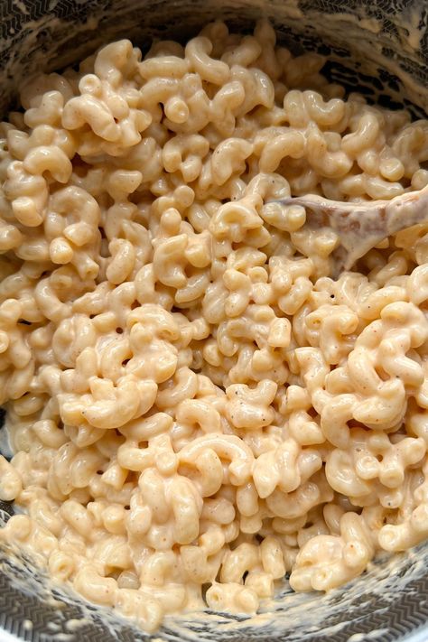 Cottage Cheese Mac and Cheese is creamy, high in protein and delicious! All you need is a few simple ingredients to make this recipe. Cottage Cheese Smoothie, Cottage Cheese Recipes Healthy, Cottage Cheese Dips, Cheese Sauce For Pasta, Creamy Mac And Cheese, Healthy High Protein Meals, Cottage Cheese Recipes, Gluten Free Pasta, Pasta Shapes