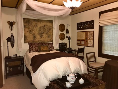 Jungle Theme Bedroom For Adults, Safari Bedroom Ideas For Adults, Safari Theme Bedroom, Jungle Bedroom Theme, Giraffe Room, Tan Bedroom, Male Bedroom, Safari Bedroom, Safari Room