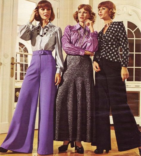 Every day 70s bell-bottoms and long skirts 70s Fashion Bell Bottoms, 70s Fashion Women, 70s Mode, 70s Fashion Outfits, 1970 Fashion, Moda Hippie, Outfit Essentials, Fashion 1970s, 일본 패션