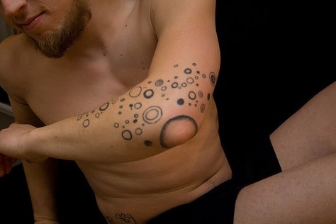 Placement. Simplicity. Circle Elbow Tattoo, Circle Tattoo On Shoulder, Crop Circle Tattoo, Tattoes Idea, Elbow Tattoo Ideas, Circle Tattoo Design, Tattoo Circle, Bubble Tattoo, Pointillism Tattoo