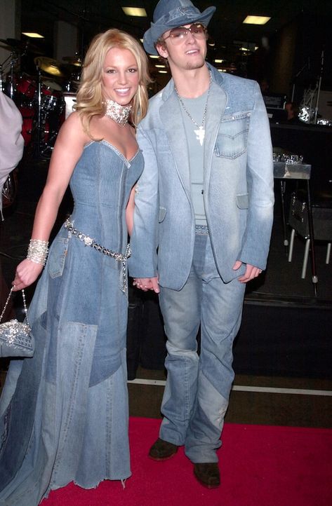 Early 2000s Fashion Trends, Britney Spears Outfits, Strapless Denim Dress, Brittany Murphy, 2000s Fashion Trends, Bad Fashion, Jamie Lynn, Vogue France, What Is Fashion