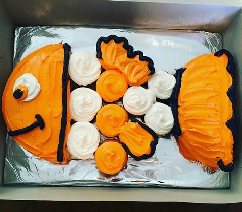 Nemo Bday Party Ideas, Finding Dory Dessert Table Ideas, Nemo Cupcake Cake, Finding Nemo Birthday Cake Ideas, Nemo Themed Food, Finding Nemo Snacks, Nemo Birthday Party Cake, Finding Nemo Second Birthday Party, Finding Nemo Desserts