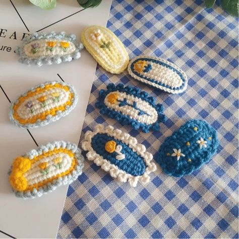 crochet hair accessories https://youtu.be/2o12b41cIeA?si=97AycRv4aCyw-DB8 Hair Clip Crochet Pattern, Clip Crochet Pattern, Diy Crochet Earrings, Crochet Earrings Free Pattern, Easy Diy Crochet, Crochet Hair Clips, Crochet Disney, Crochet Earrings Pattern, Crochet Bee