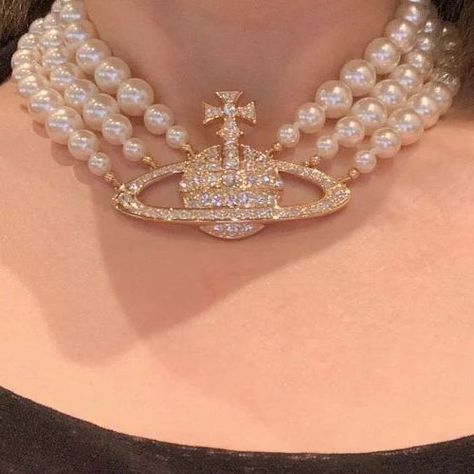 Viviane Westwood, Saturn Pearl Necklace, Vivien Westwood, Pearl Core, Vivienne Westwood Pearl Necklace, Vivian Westwood, Pop Jewelry, Dope Jewelry Accessories, Classic Pearl Necklace