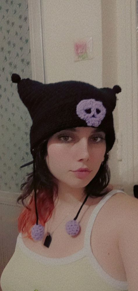 Sanrio Crochet Clothes, Kuromi Crochet Pattern Free, Crochet Kuromi Hat, Kuromi Hat Crochet Pattern, Cap Patterns Free, Kuromi Beanie Crochet, Kuromi Crochet Pattern, Purple Crochet Ideas, Alt Crochet Projects