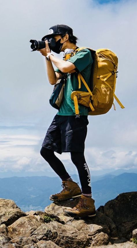 Hiking Pose, Hiking Outfit Men, Tech Image, I Love Nature, 3d Clothing, Anatomy Poses, Camping Outfits, Action Poses, Love Nature