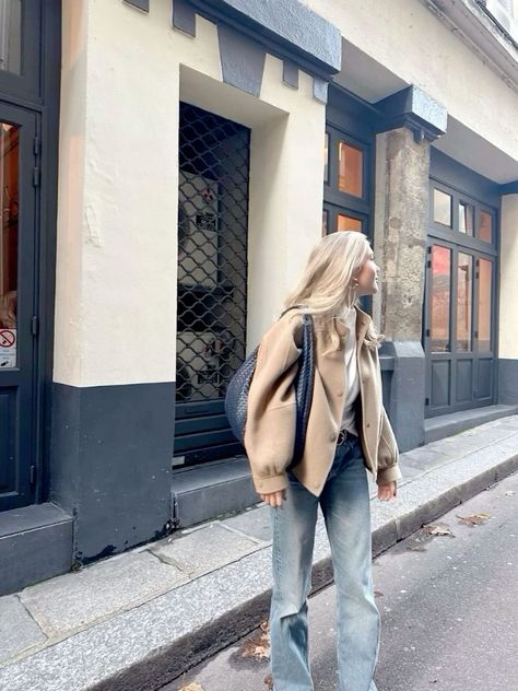 Sweedish Girls Style Winter, Outfit Inspo Stockholm, Amsterdam Street Style, Travel Nails, Mantel Outfit, Scandi Fashion, Deadpool And Wolverine, Mode Zara, Stockholm Style