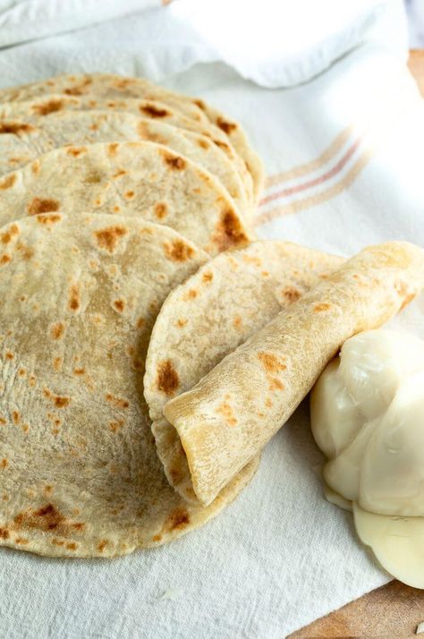 Homemade Flour Tortillas Authentic, Fluffy Tortillas, 7 Up Biscuits Recipe, Flour Tortilla Recipe, Fried Egg Recipes, Baking Mix Recipes, Easy Casserole Dishes, Recipes With Flour Tortillas, Easy Flatbread