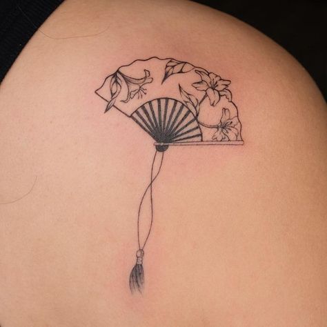 Double Happiness Tattoo, Minimalist Filipino Tattoo, Hand Fan Tattoo Design, Vietnamese Tattoos For Women, Small Fan Tattoo, Filipino Fan Tattoo, Japanese Fan Tattoo Traditional, Fan Tattoo Japanese, Vietnamese Inspired Tattoo