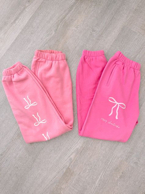 We are so excited to release our newest merch item! The Sassy Shortcake Bow Sweatpants are pink and feature a light pink bow and the text Sassy Shortcake. These sweats feature an elastic waistband and pockets for maximum comfort, and feature a soft micro-fleece lining. Rep your favorite brand in these super cute pants!! fits: true to size, model wearing a size small content: 100% polyester care: hand wash cold Bow Sweatpants, Preppy Sweatpants, Bus Boutique, Light Pink Bow, Sassy Shortcake, Casual Preppy Outfits, Cute Pants, Lip Butter, Cute Preppy Outfits