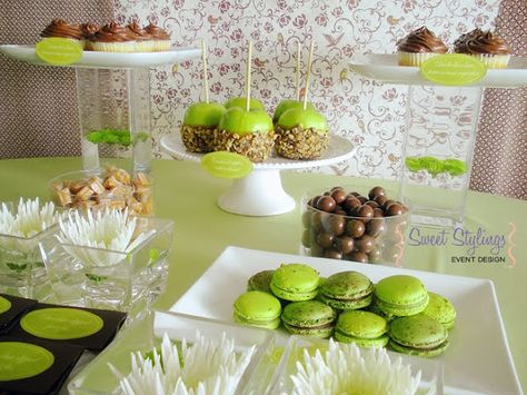 Incredible Hulk Party, Toffee Apples, Hulk Party, Green Desserts, Birthday Menu, Autumn Party, Leap Day, Toffee Apple, Candy Cakes