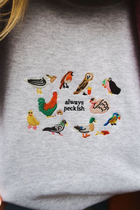 Machine Embroidered Gifts Ideas, Embroidered Sweatshirt Ideas, Embroidered Gifts Ideas, Embroided Sweatshirt, Embroidered Sweatshirt Diy, Happy Embroidery, Snacks Diy, Cool Sweatshirts, W Pictures