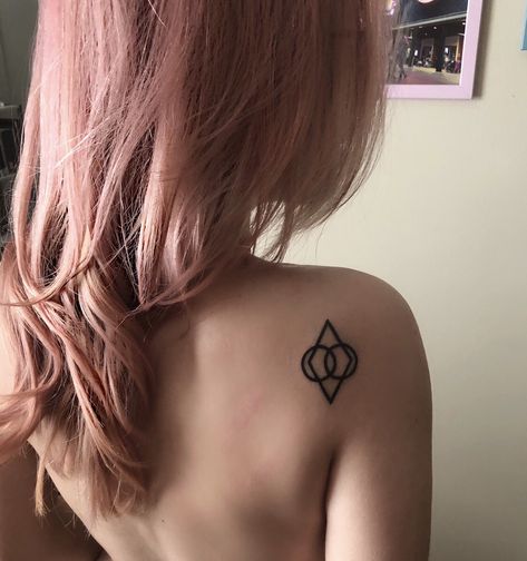 Thieves Guild Tattoo, Skyrim Symbols, Skyrim Tattoo Ideas Symbols, Oblivion Tattoo, Thieves Guild Aesthetic, Skyrim Small Tattoo, Skyrim Inspired Tattoos, Simple Skyrim Tattoo, Skyrim Symbol Tattoo